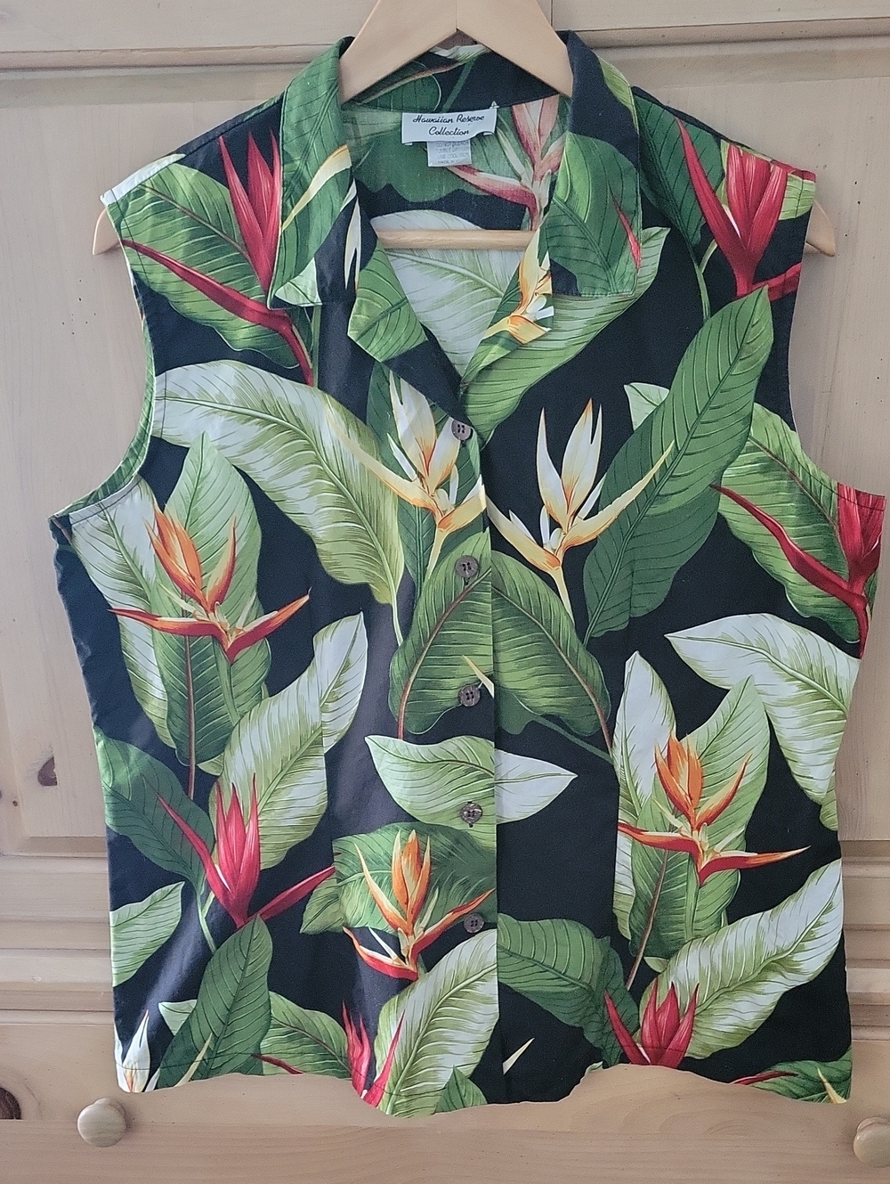 Hawaiian Sleeveless Button-Front Tropical Print Shirt - Black/Green/Red